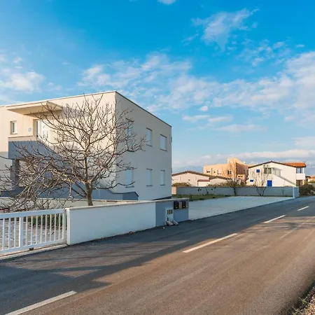 Appartement With Parking Space - 18541 Vir