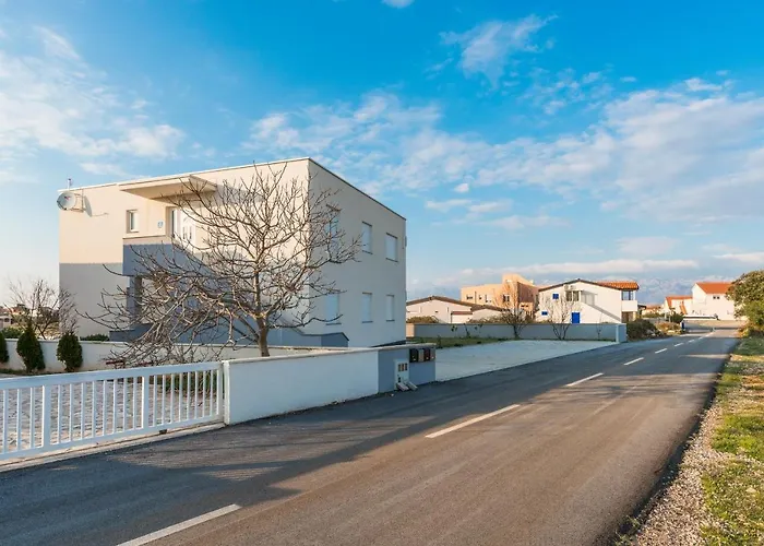 アパート With Parking Space - 18541 ヴィル